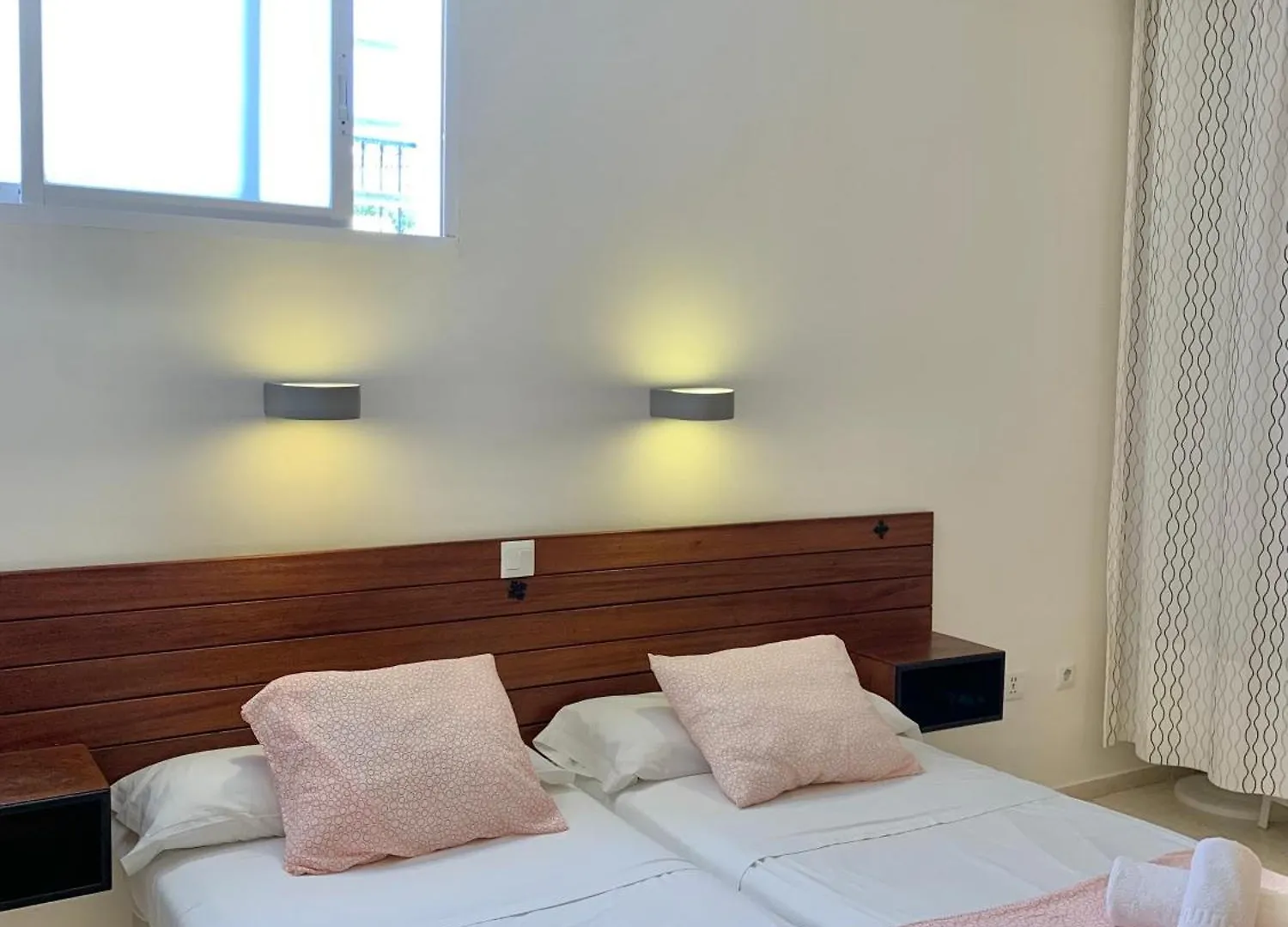 Apartamentos Playa Torrecilla Nerja